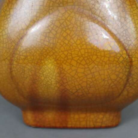 Vase vom Typ „Hu“- China, bräunliche Glasur in unterschiedlichen Schattierungen, allseits mit Krakelee, H.ca.26 cm - photo 6
