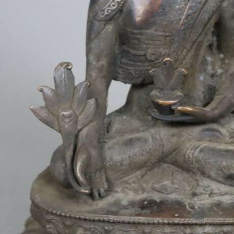 Sitzender Buddha Bhaishajyaguru - Foto 4