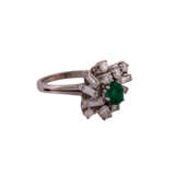 Klassischer Ring mit Smaragd ca. 0,67ct, - фото 1