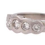 Ring mit 5 Brillanten zus. ca. 0,50 ct, - photo 5