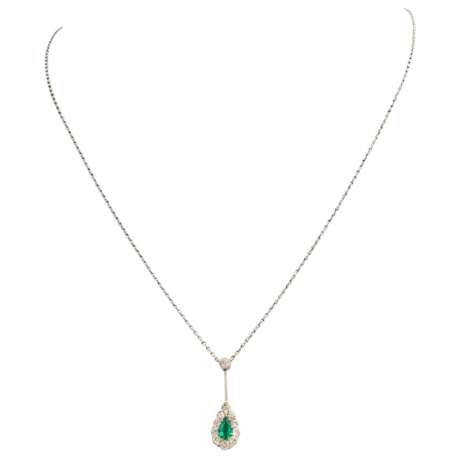 Collier mit Smaragdtropfen und Altschliffdiamanten zus. ca. 0,5 ct, - Foto 1