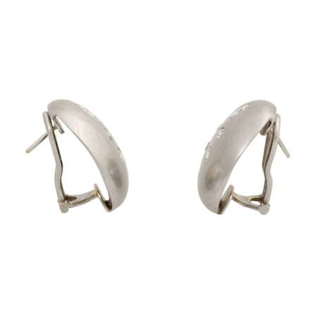 Paar Ohrringe mit Brillanten und Diamanten von zus. ca. 1,1 ct, - фото 2