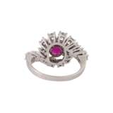 Ring mit Rubin und Brillanten von zus. ca. 0,5 ct, - photo 4