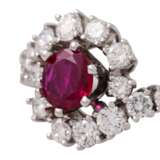 Ring mit Rubin und Brillanten von zus. ca. 0,5 ct, - photo 5