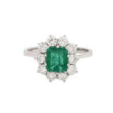Klassischer Ring mit feinem Smaragd - фото 2