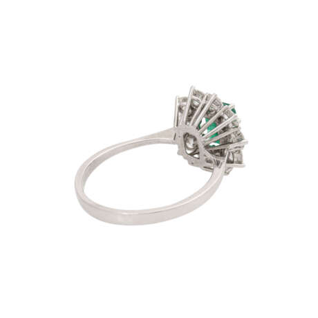 Klassischer Ring mit feinem Smaragd - фото 3