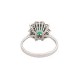 Klassischer Ring mit feinem Smaragd - photo 4