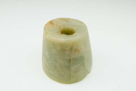 A JADE CYLINDRICAL ORNAMENT OF SHANG DYNASTY (1600-1046BC) - photo 2