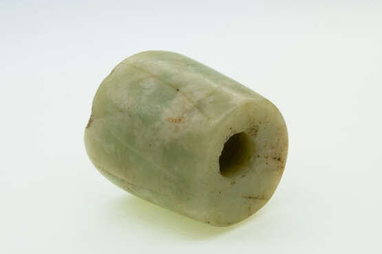 A JADE CYLINDRICAL ORNAMENT OF SHANG DYNASTY (1600-1046BC) - фото 3