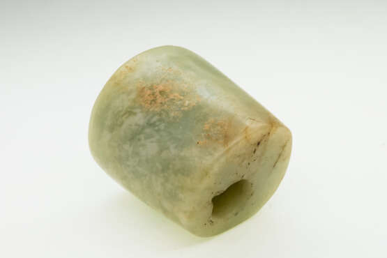 A JADE CYLINDRICAL ORNAMENT OF SHANG DYNASTY (1600-1046BC) - photo 6