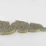 A JADE DRAGON PENDANT OF WARRING STATES PERIOD (476-221BC) - фото 4