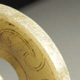 A CLOUD PATTERN JADE DISC BI OF WARRING STATES PERIOD (476-221BC) - photo 3