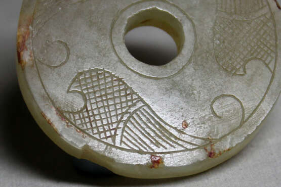 A BIRD PATTERN JADE DISC BI OF WARRING STATES PERIOD (476-221BC) - photo 3