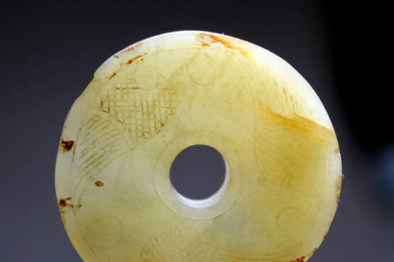 A BIRD PATTERN JADE DISC BI OF WARRING STATES PERIOD (476-221BC) - photo 5