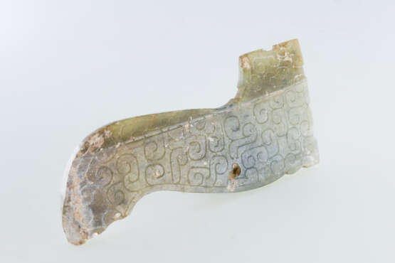 A JADE DRAGON PENDANT OF QIN DYNASTY (476-221BC) - photo 1