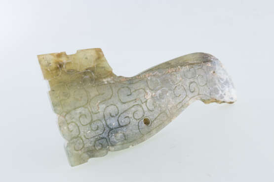 A JADE DRAGON PENDANT OF QIN DYNASTY (476-221BC) - photo 2