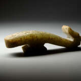 A JADE DRAGON BELT HOOK OF WARRING STATES PERIOD (476-221BC) - photo 6
