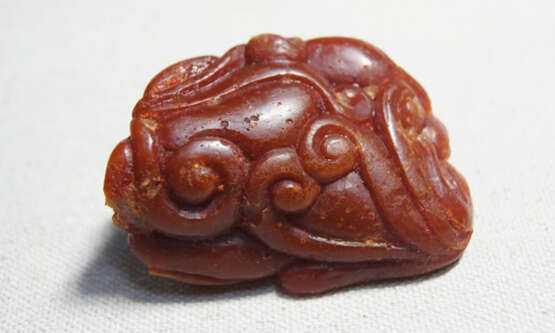 A JADE TWIN CHILONG CARVING OF YUAN DYNASTY (1271-1368) - photo 3