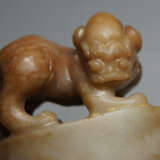 A JADE MYTHICAL BEAST SEAL OF MING DYNASTY (1368-1644) - photo 6
