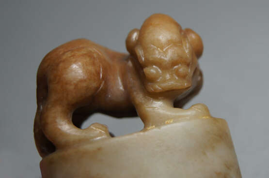 A JADE MYTHICAL BEAST SEAL OF MING DYNASTY (1368-1644) - photo 6