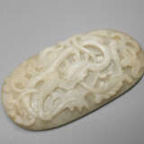 A PALE CELADON JADE DRAGON PLAQUE OF MING DYNASTY (1368-1644) - photo 4