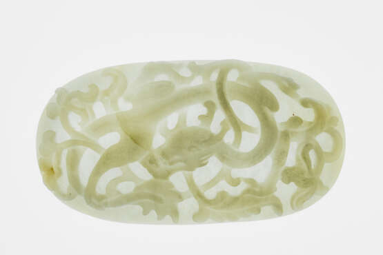 A PALE CELADON JADE DRAGON PLAQUE OF MING DYNASTY (1368-1644) - фото 7