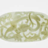 A PALE CELADON JADE DRAGON PLAQUE OF MING DYNASTY (1368-1644) - photo 7
