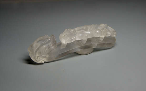 A CRYSTAL JADE DRAGON BELT HOOK OF QING DYNASTY (1644-1912) - фото 2