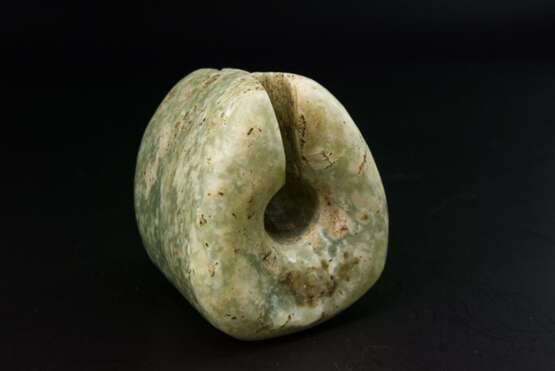 A JADE JUE OF HONGSHAN CULTURE (4700-2900BC) - photo 2