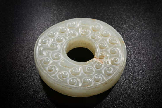 A GRAIN PATTERN JADE BI OF THE WARRING STATED PERIOD (476-221BC) - photo 5