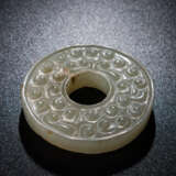 A GRAIN PATTERN JADE BI OF THE WARRING STATED PERIOD (476-221BC) - photo 6