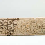 A JADE DRAGON SCABBARD SLIDE OF SPRING AND AUTUMN PERIOD (771-476BC) - Foto 1