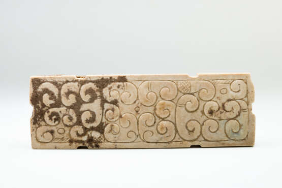 A JADE DRAGON SCABBARD SLIDE OF SPRING AND AUTUMN PERIOD (771-476BC) - Foto 1