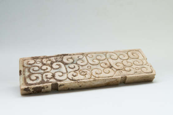 A JADE DRAGON SCABBARD SLIDE OF SPRING AND AUTUMN PERIOD (771-476BC) - Foto 2