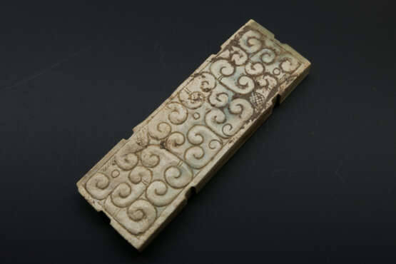 A JADE DRAGON SCABBARD SLIDE OF SPRING AND AUTUMN PERIOD (771-476BC) - Foto 3