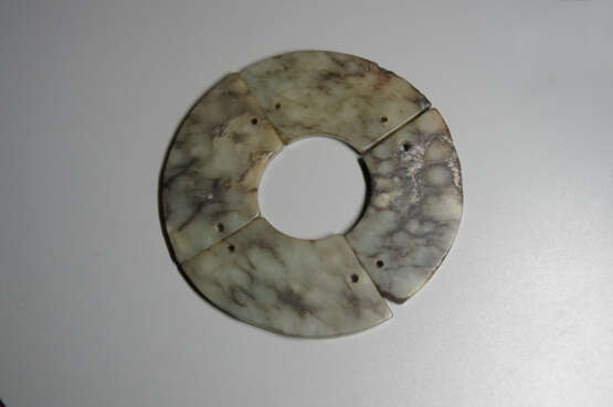 A SET OF FOUR JADE PENDANTS HUANG OF WESTERN ZHOU PERIOD (1046-771BC) - photo 2
