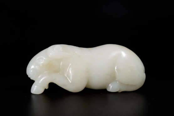 A HETIAN WHITE JADE HORSE OF QING DYNASTY - photo 2