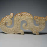 A HETIAN WHITE JADE DRAGON OF WARRING STATES PERIOD (476-221BC) - Foto 1