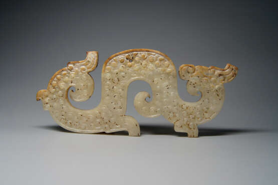 A HETIAN WHITE JADE DRAGON OF WARRING STATES PERIOD (476-221BC) - фото 1