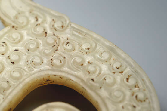 A HETIAN WHITE JADE DRAGON OF WARRING STATES PERIOD (476-221BC) - Foto 2