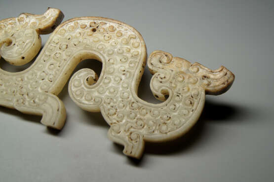 A HETIAN WHITE JADE DRAGON OF WARRING STATES PERIOD (476-221BC) - Foto 7