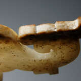 A HETIAN WHITE JADE DRAGON OF WARRING STATES PERIOD (476-221BC) - Foto 9