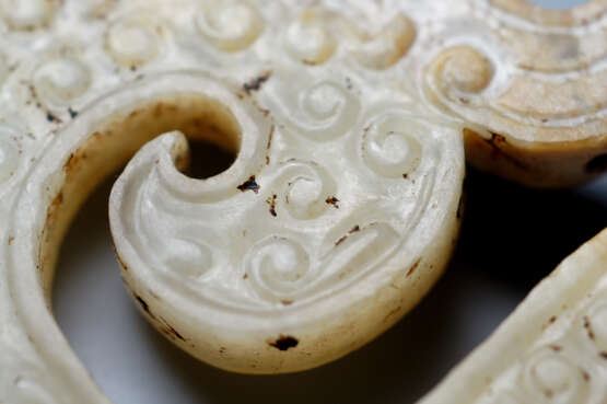 A HETIAN WHITE JADE DRAGON OF WARRING STATES PERIOD (476-221BC) - Foto 10