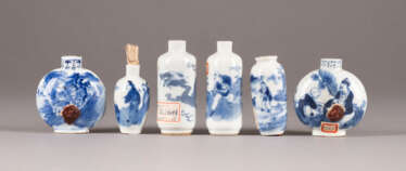 SECHS BLAU-WEISSE SNUFFBOTTLES