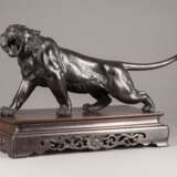 EIN BRUELLENDER TIGER AUS BRONZE - photo 1