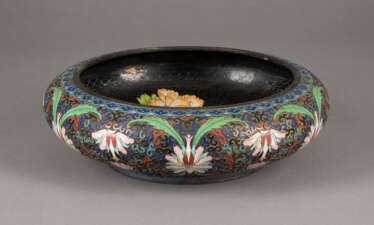 EIN CLOISONNÉ EMAILLE BLUMENTOPF