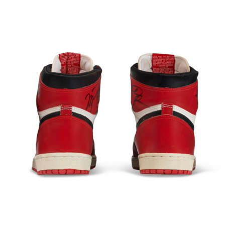MICHAEL JORDAN DUAL SIGNED ORIGINAL 1985 AIR JORDAN 1 ‘CHICAGO’ SNEAKERS - Foto 5