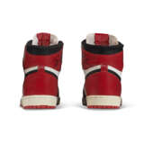MICHAEL JORDAN DUAL SIGNED ORIGINAL 1985 AIR JORDAN 1 ‘CHICAGO’ SNEAKERS - Foto 5