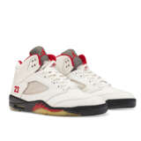 MICHAEL JORDAN PLAYER EXCLUSIVE AIR JORDAN V ‘FIRE RED’ SNEAKERS - Foto 3