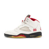MICHAEL JORDAN PLAYER EXCLUSIVE AIR JORDAN V ‘FIRE RED’ SNEAKERS - Foto 6
